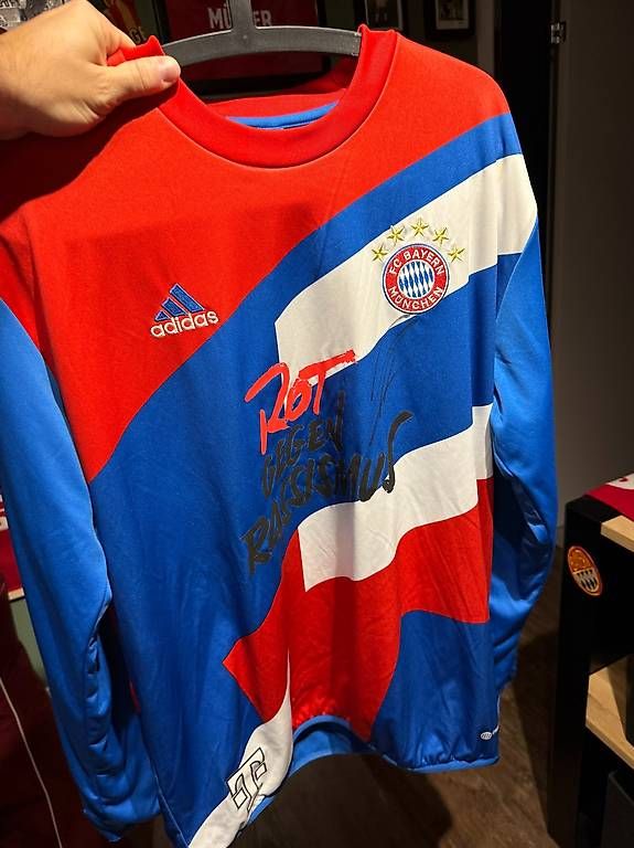 Adidas Canottiere & Pantaloni: FC Bayern Original Pullover getragen und unterschrieben – Usato da Schötz venduto da stan1984 2