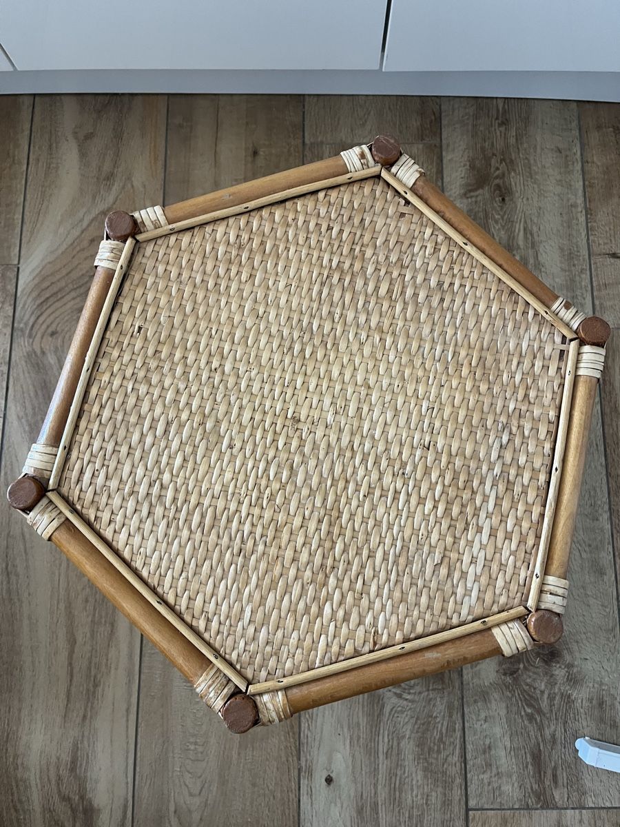Tische: Rattan Holztisch  neuwertig – Neu (gemäss Beschreibung) aus Lengnau AG von Free_J 1