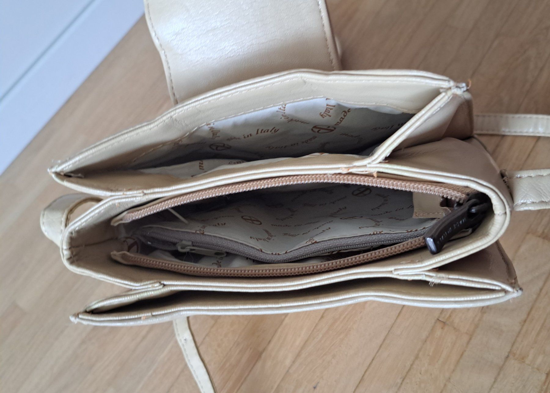 Borse da donna: Elégant sac à main beige – Nuovo (secondo la descrizione) da Le Mont-sur-Lausanne venduto da olatiu 7