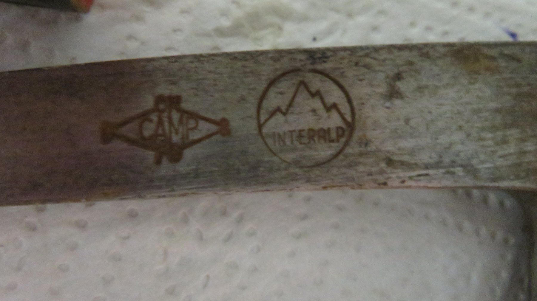 Matériel de grimpe: Bergsteigerpickel, Eispickel, antik gemarkt mit "CAMP" – D'occasion à Wetzikon ZH par morda1954 4