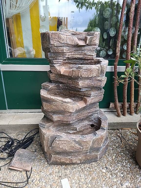 Teiche & Zierbrunnen: Polyresin Brunnen Boulder – Gebraucht aus Aarburg von chraebeli87