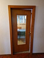 Ancienne porte de cuisine avec vitre