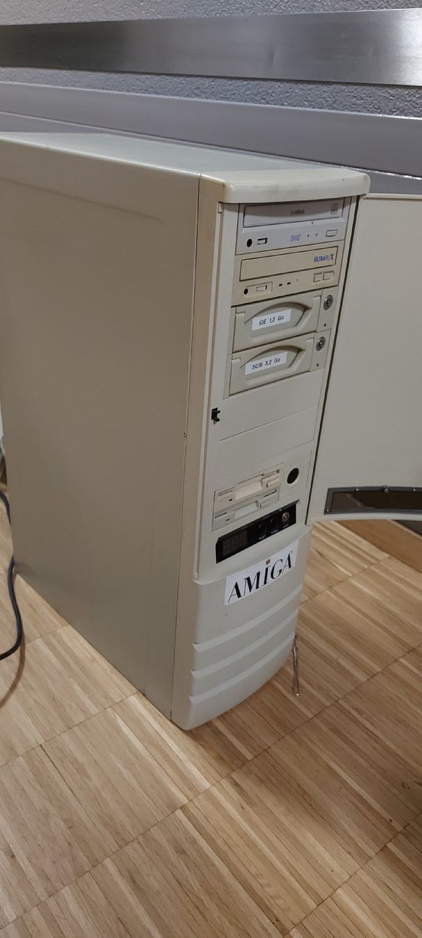 Commodore PC: Amiga 4000 desktop micronik tower – Usato da fully venduto da Benleouf 1