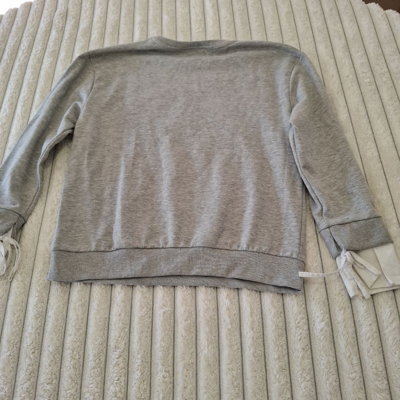 Pullover & Sweatshirts: DISNEY Mickey Mouse Sweatshirt à Sequins Taille S – Gebraucht aus Le Locle von QualiteExpress 6