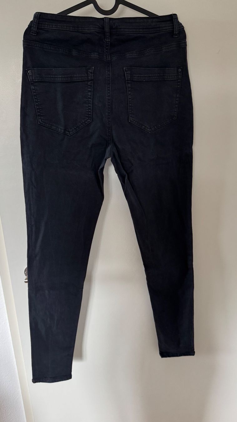 C&A Pantaloni: Schwarze elastische Jeans, Gr. 38 – Usato da Luzern venduto da Ecila007 2