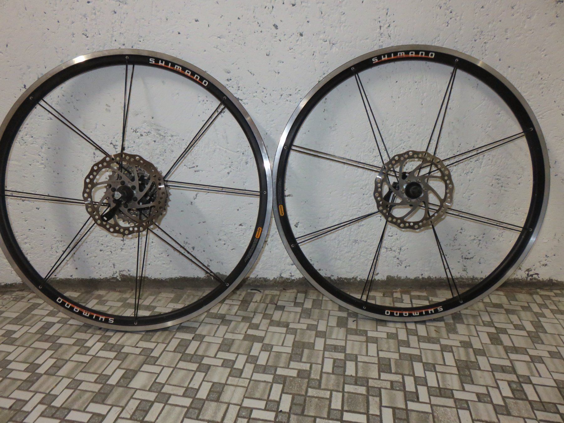Shimano Radsatz 26 Zoll inkl Scheibenbremsen und Kassette (Gebraucht ...