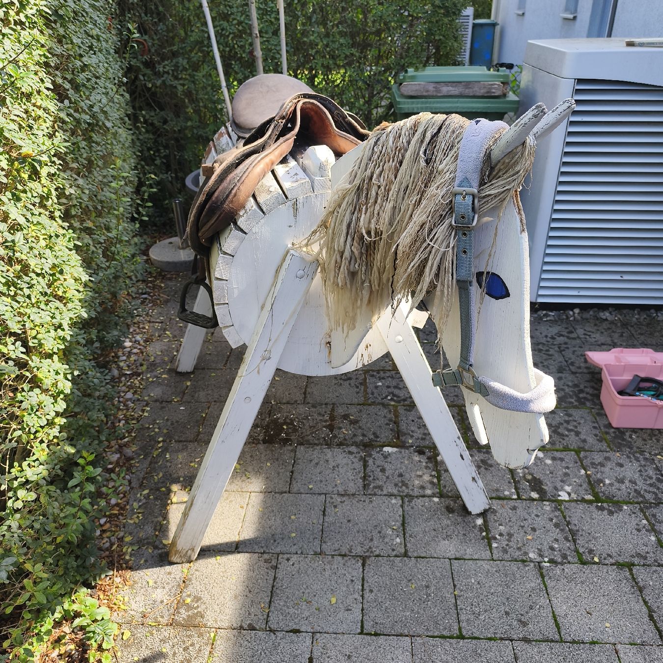 Giocattoli: grosses Holzpferd mit echtem Ledersattel! – Usato da Romanshorn venduto da hdbien 1