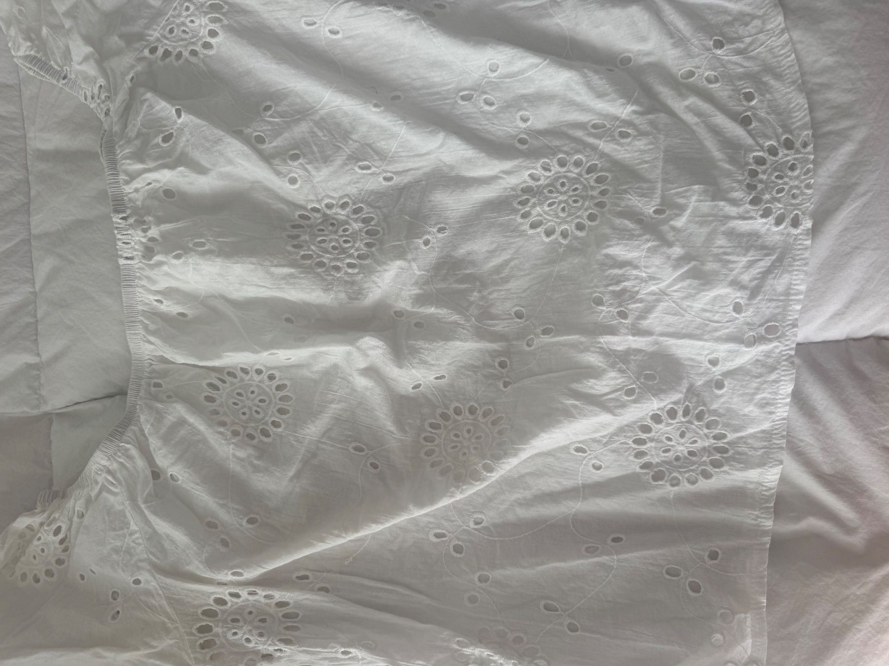 Top: Haut blanc brodé taille M état neuf – Usato da Genève venduto da lejardindesvetements 1