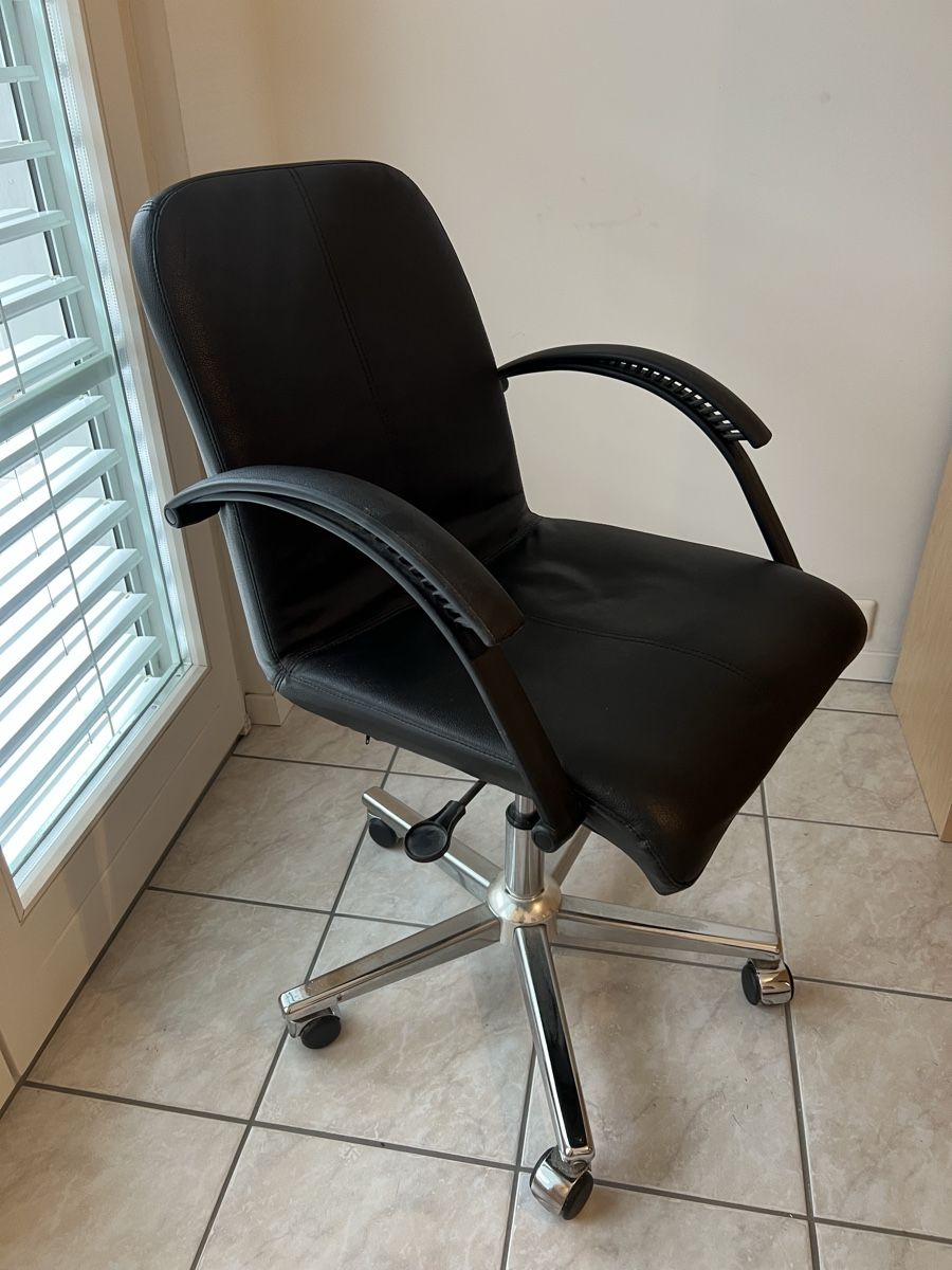 Chaises: Bürostuhl Leder – Neuf (Voir description) à Winterthur par Trevi21 1