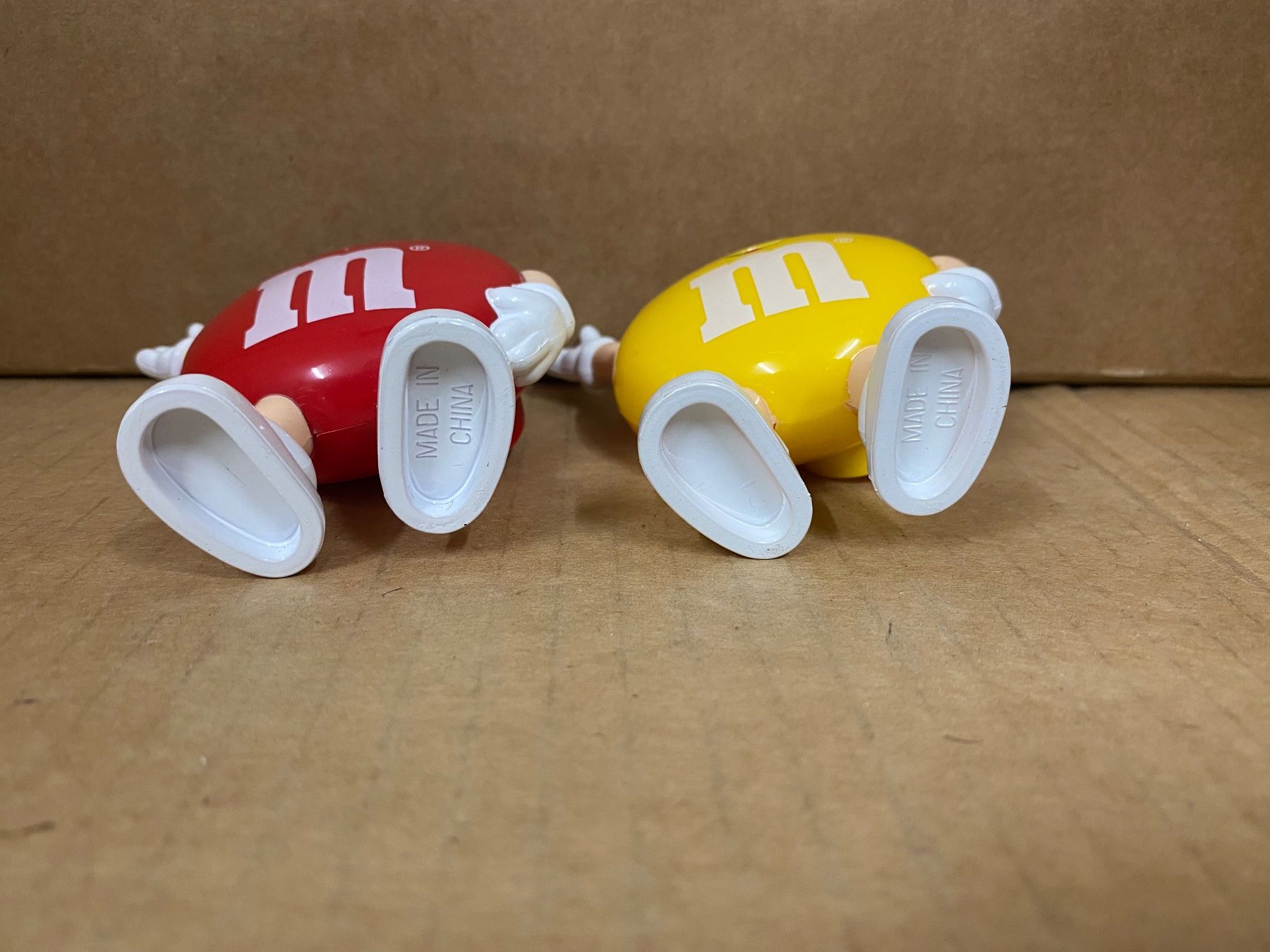 Statuette: M & Ms 1991 yellow and red – Usato da Eschlikon TG venduto da ArtRec 4