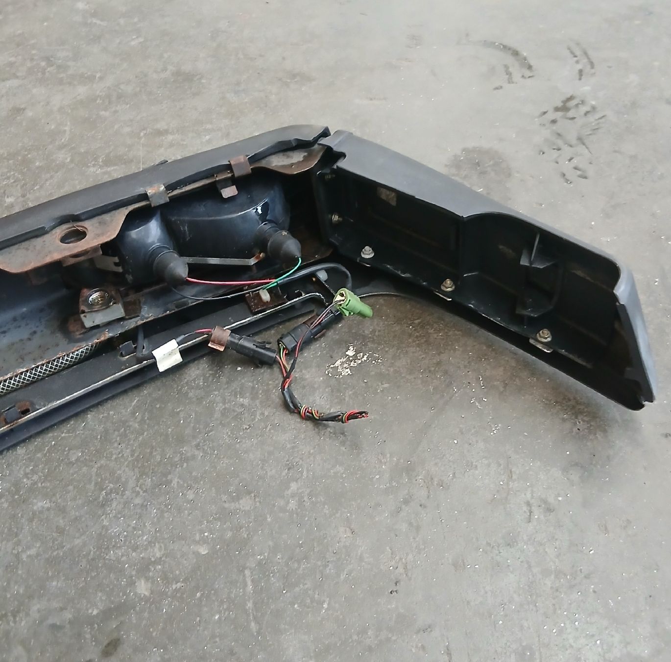 Jaguar Tutti pezzi di ricambio auto: Pare-chocs avant Jaguar XJ40 – Usato da la heutte venduto da Auto-stock 1