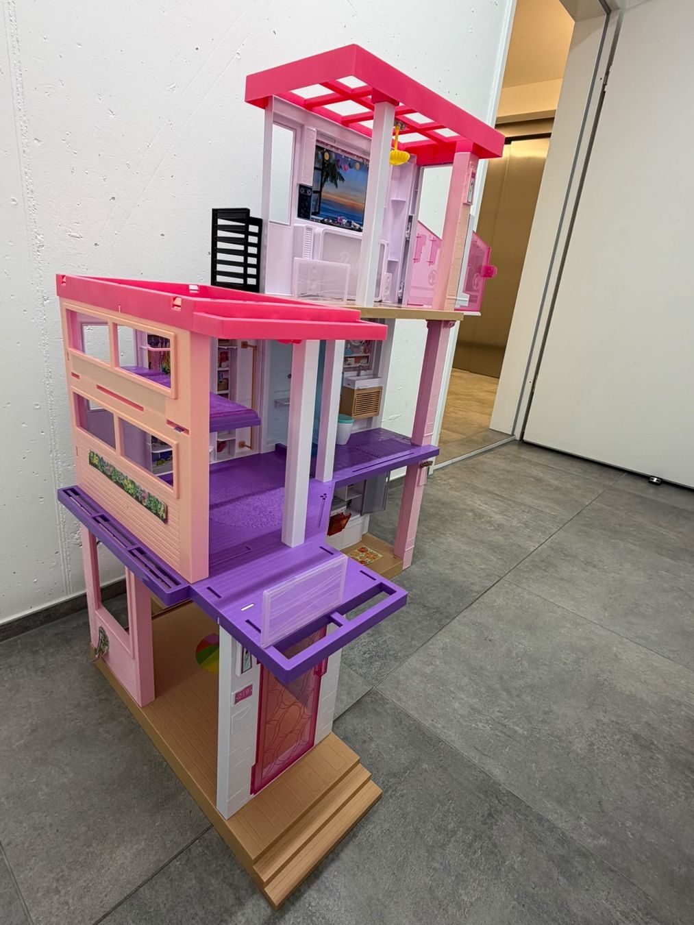 Barbie Puppenhäuser & -möbel: Barbie Haus 30.- – Gebraucht aus Richterswil von Elisa_810 1