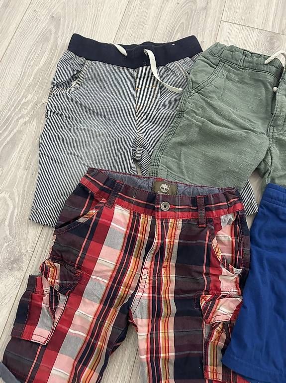 Pantaloni: Kinder Shorts Grösse 110 116 – Usato da Winterthur venduto da Snooki 1