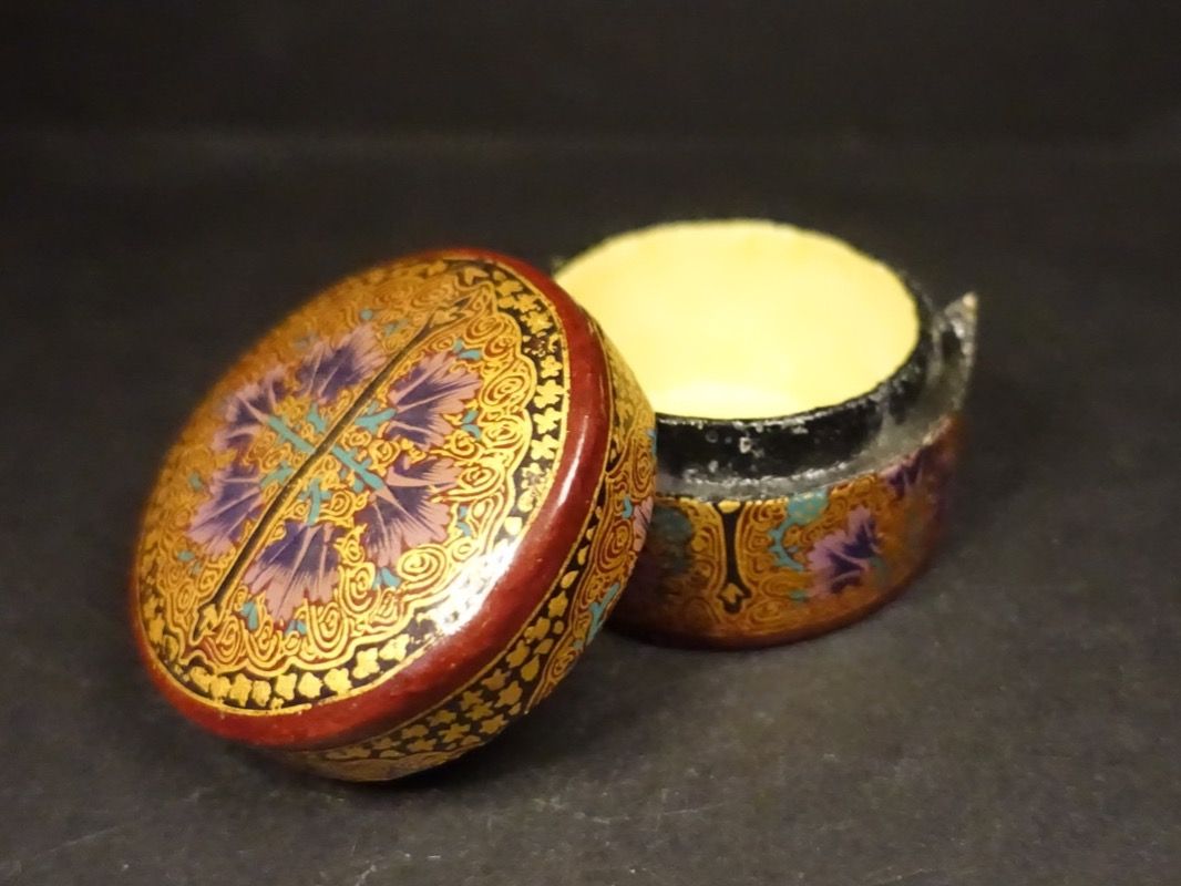 Contenitori & Simili: Indische Dose, handbemalt mit echter Goldfarbe – Usato da Russikon venduto da Eulenfeder 2