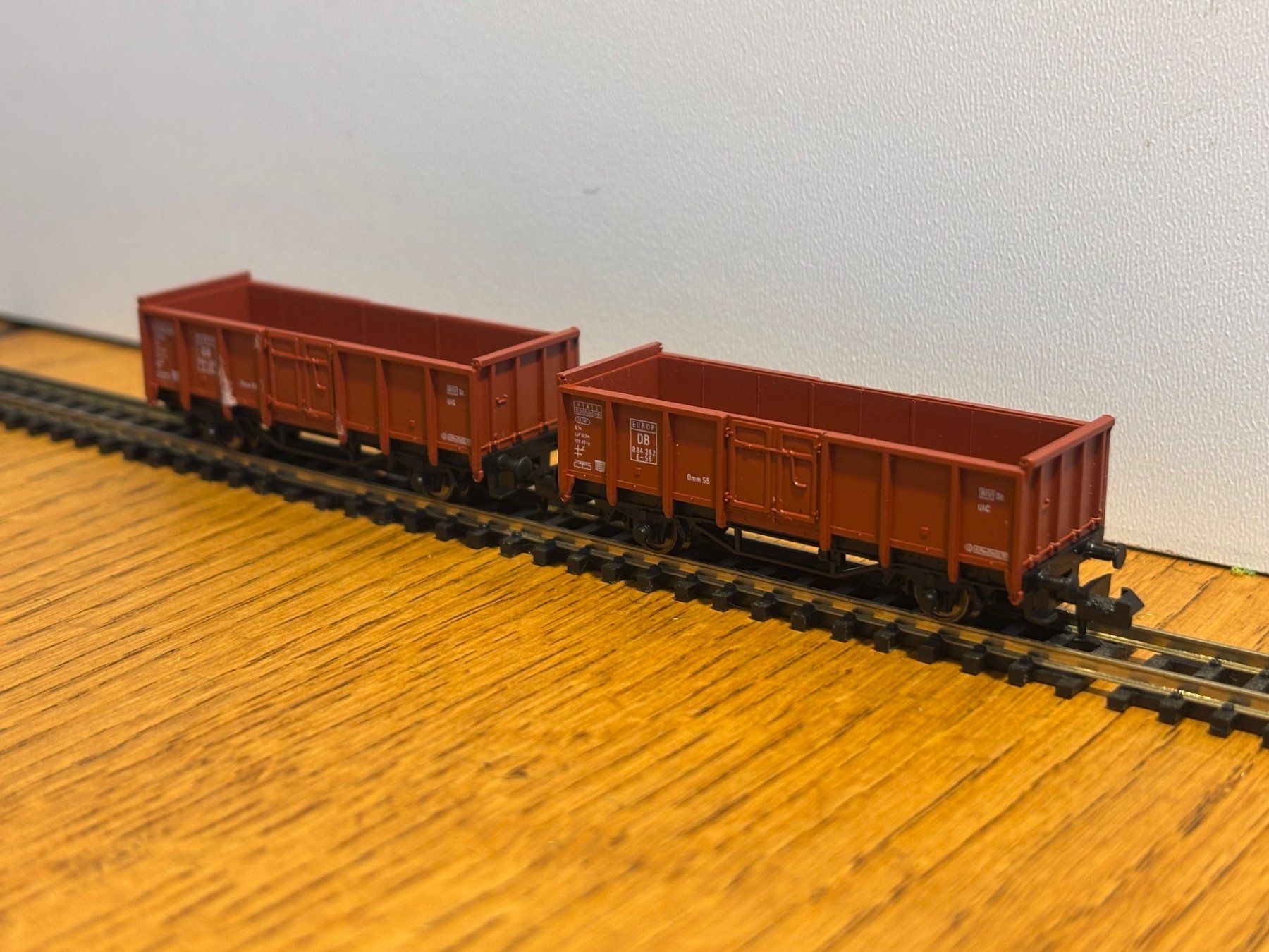 Modellini di ferrovie: e1655: 2 offene Güterwagen (Spur N) – Usato da Birsfelden venduto da Birs_25