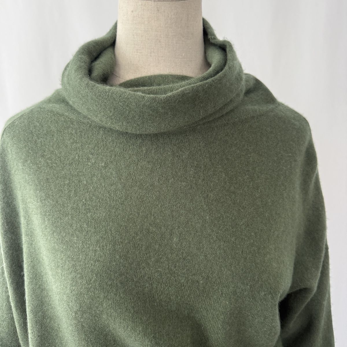 FTC Maglioni & Felpe: FTC Cashmere & Lyocell Pullover – Nuovo (secondo la descrizione) da Emmen venduto da Colette-Juliette 1