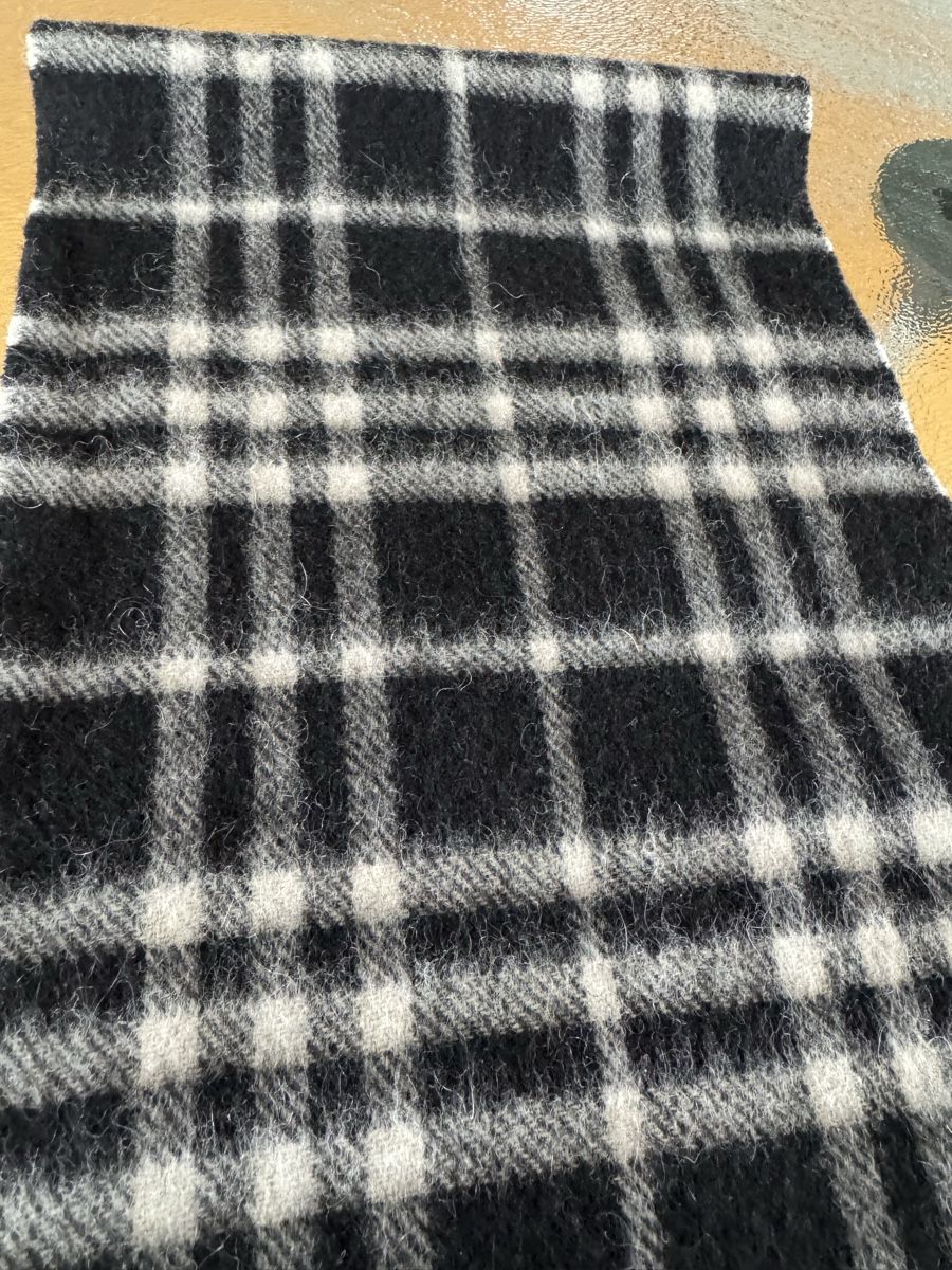 Burberry Foulard & Sciarpe: Burberry 100% Cashmere Schal – Usato da Schöftland venduto da Guccigirl 1