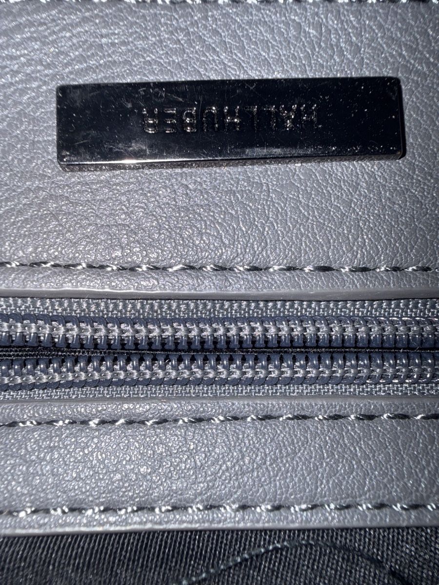 Hallhuber Sacs femmes: Hallhuber Umhängetasche grau, robust und elegant. – D'occasion à Zürich par guel_1907 2