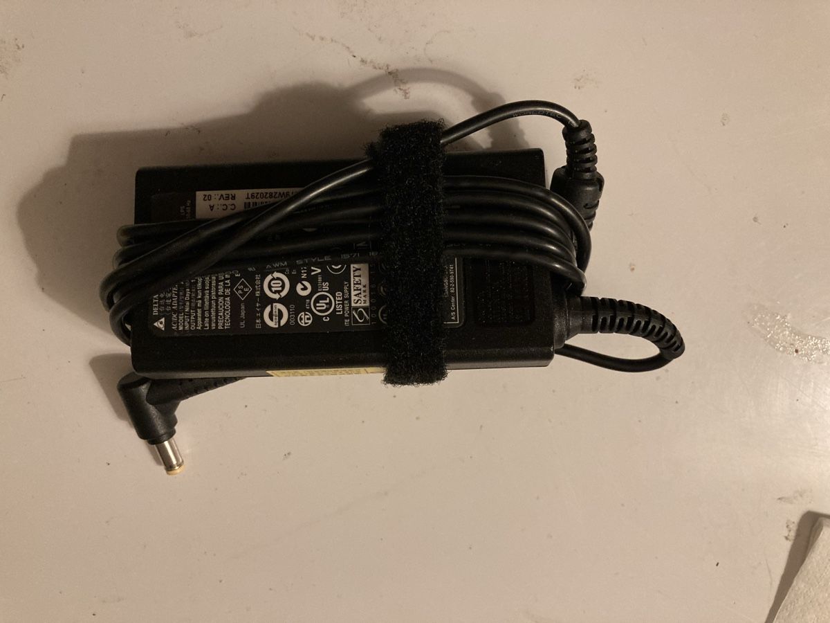 Ladegerät: Delta ADP-65VH Netzteil Charger Adapter – Gebraucht aus Flawil von rcnkr