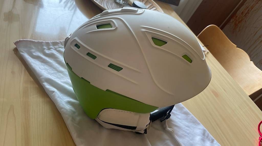 Uvex Helme: Uvex Skihelm unfallfrei – Gebraucht aus Flums von Sam.Ermann 1