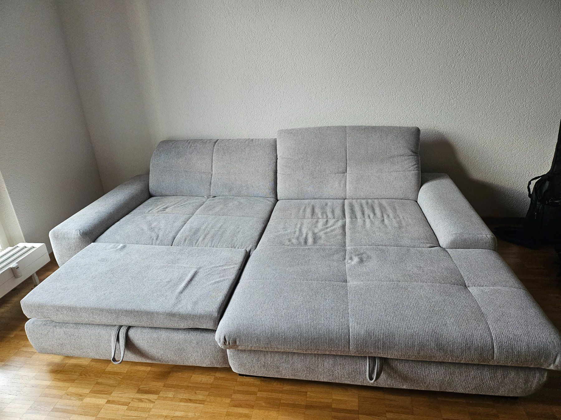 Divani: Gemütliches Ecksofa mit Schlaffunktion, Grau, Top Zustand! – Usato da Pfäffikon ZH venduto da sam_88z9 1