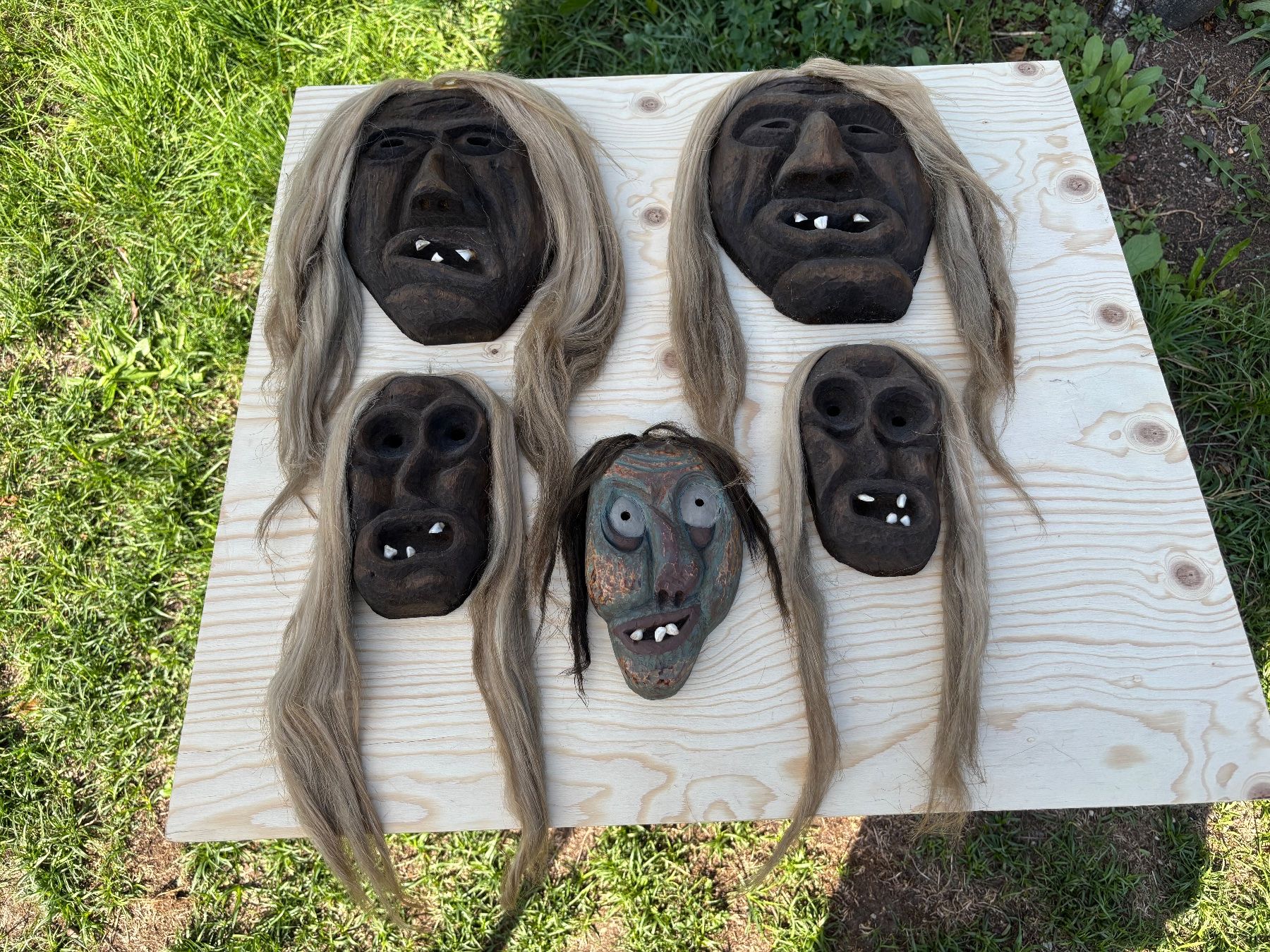Altro in Antiquarato & Arte: 5 schöne alte Walliser Holzmasken – Usato da Feldbach venduto da Olive1
