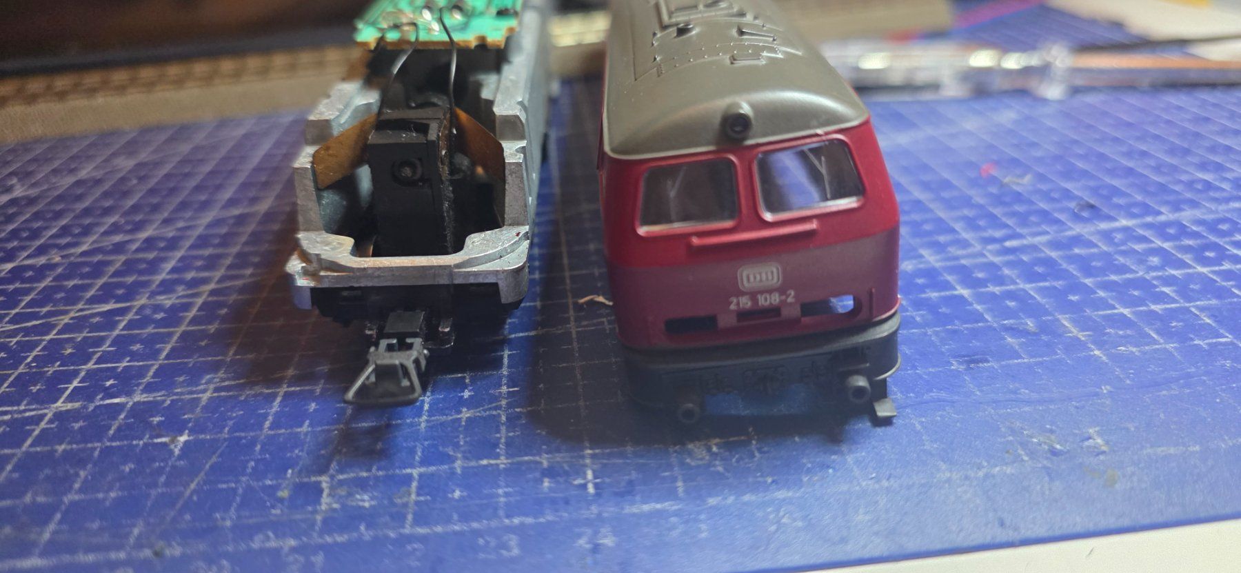 Roco Modellini di ferrovie: HO DB BR215 108-2 DC analog mit digital schnittstelle – Usato da Hochfelden venduto da Danizh0 4