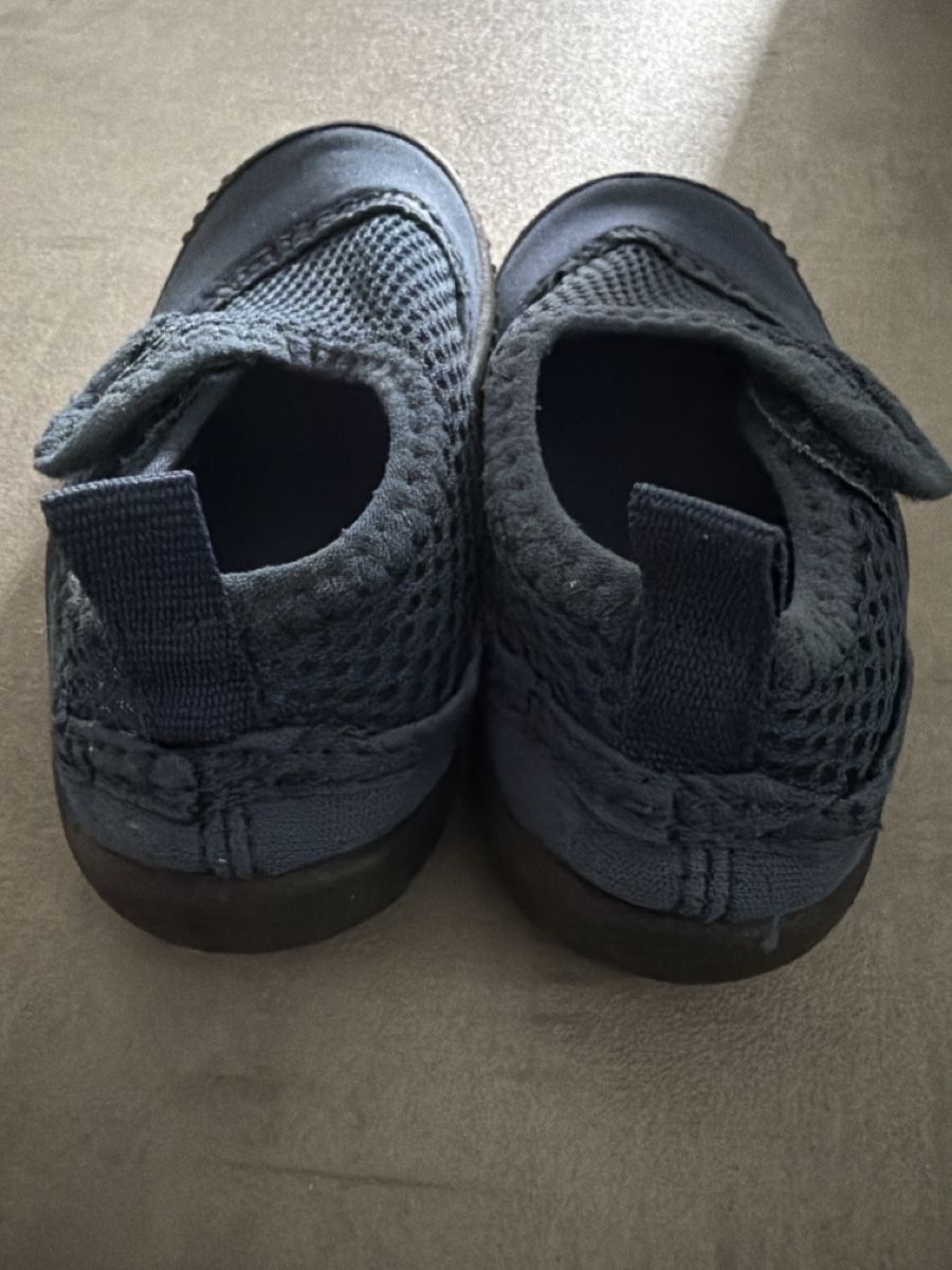 Scarpe per ragazzi: Kinder-Badeschuhe Gr. 22/23 – Usato da Köniz venduto da fan_s7sj 1