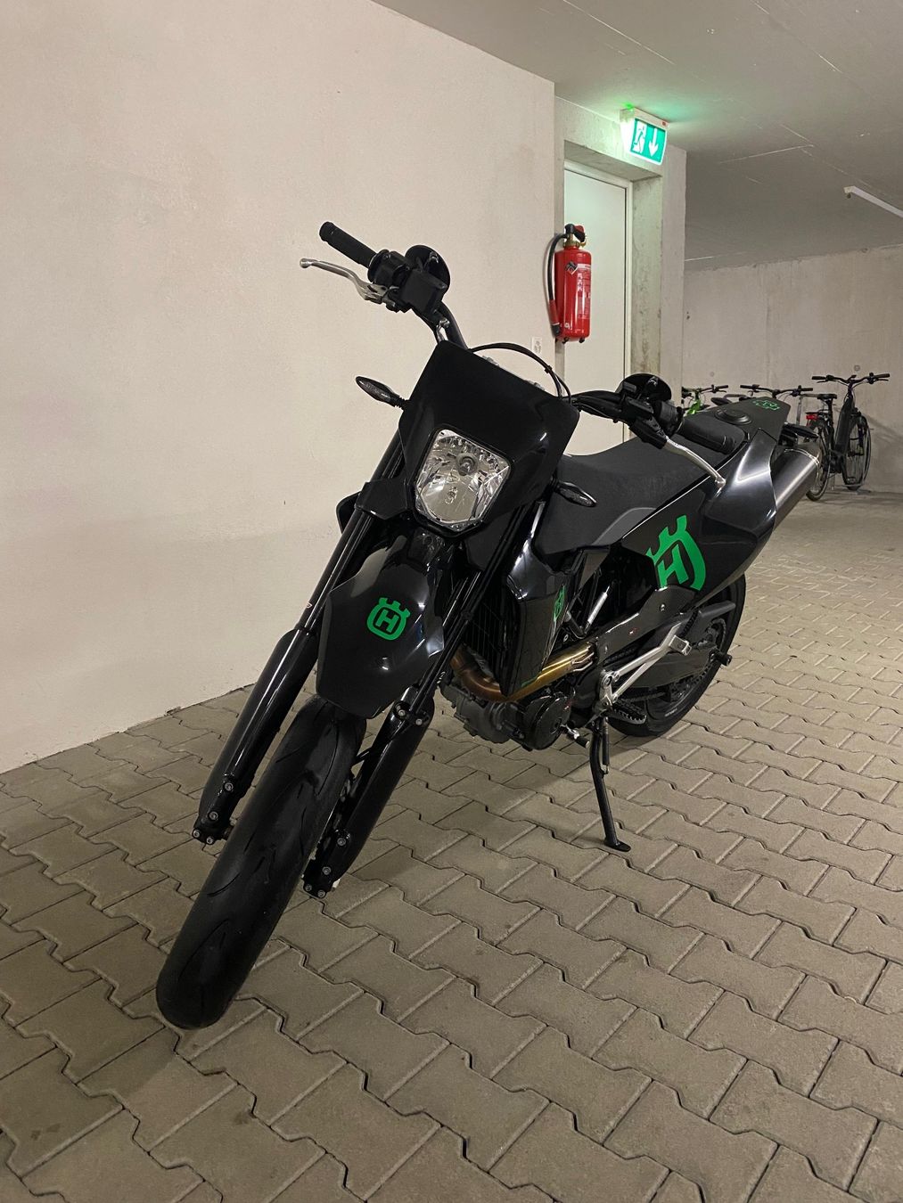 Husqvarna Strada: Husqvarna 701 Super Moto – Usato da Niederwil AG venduto da Debi_01 7