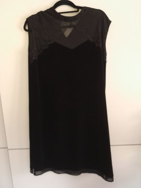 Kleid aus Samt mit Spitze
