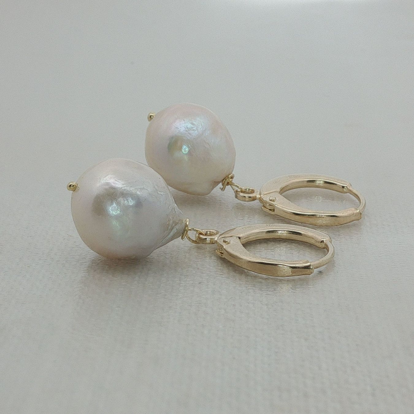 Olga Ribler Boucles d'oreille: Creolen mit Perlen Charms Sterling Silber 925 – Neuf (Voir description) à Luzern par Schmuckoutlet