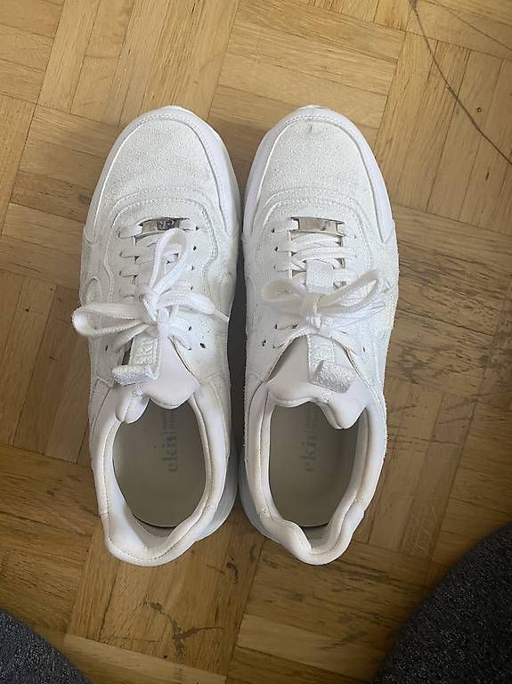 Scarpe da donna: Weiße Sneaker | EKN – Usato da Laufen venduto da Looc_ 1