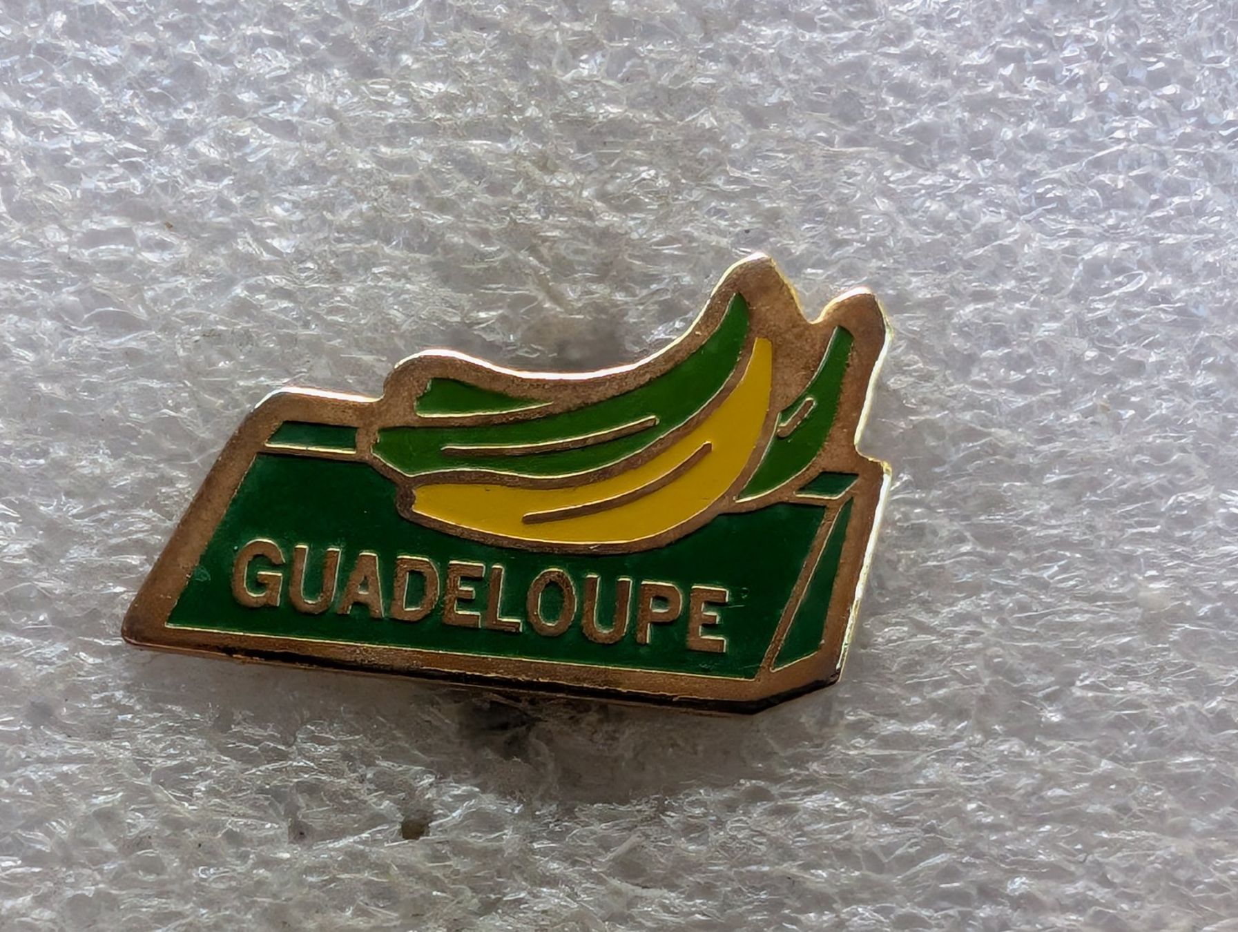 Plaketten & Abzeichen: Ansteckpin 47: Guadeloupe – Gebraucht aus Oppligen von Pin-Fall-Shop