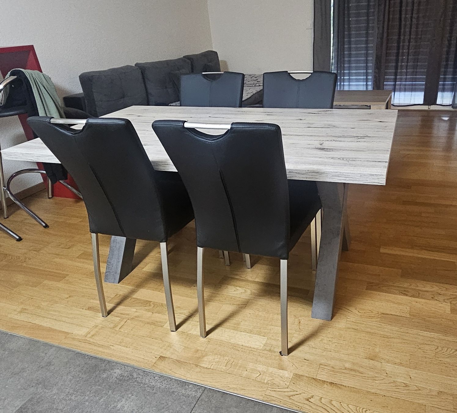 Set di tavolo e panche: Esszimmer mit 4 robusten Stühlen – Nuovo (secondo la descrizione) da Kirchleerau venduto da hardo1964