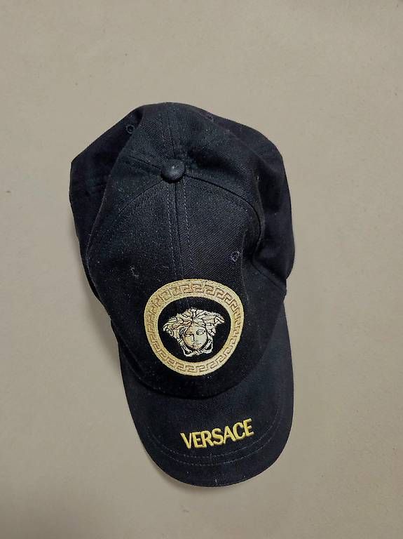 Versace Sonstige Kleidung & Accessoires: Versace Kappe original – Gebraucht aus Niederhasli von ee1308 1