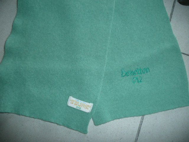 Lotti di vestiti: Winterpaket mit Schal, Handschuhe, Socke – Usato da Zug venduto da falama 5