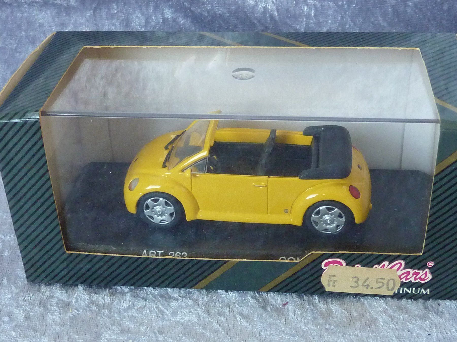 Volkswagen Modellini d'auto: VW Beetle Concept Cabrio 1994  1:43 – Nuovo e nell'imballaggio originale da Dürrenäsch venduto da modellautos4you 5