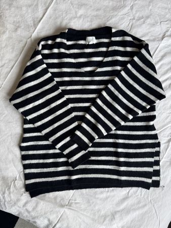 Striped V-Neck Jumper - Size Medium
