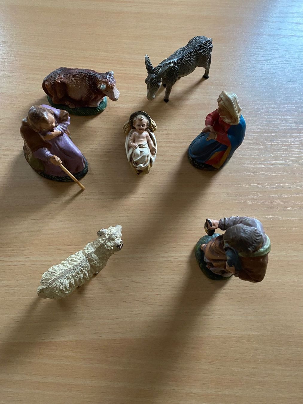 Tutte le decorazioni: Antike Weihnachtskrippe  sieben Figuren Christkind gemarkt – Usato da Stein AR venduto da claire009 8