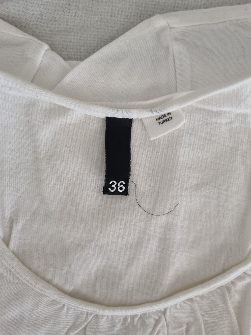 H&M T-Shirts: Weisses T-Shirt "Devided by H&M" (Gr. 36) – Gebraucht aus Gams von federli29 3