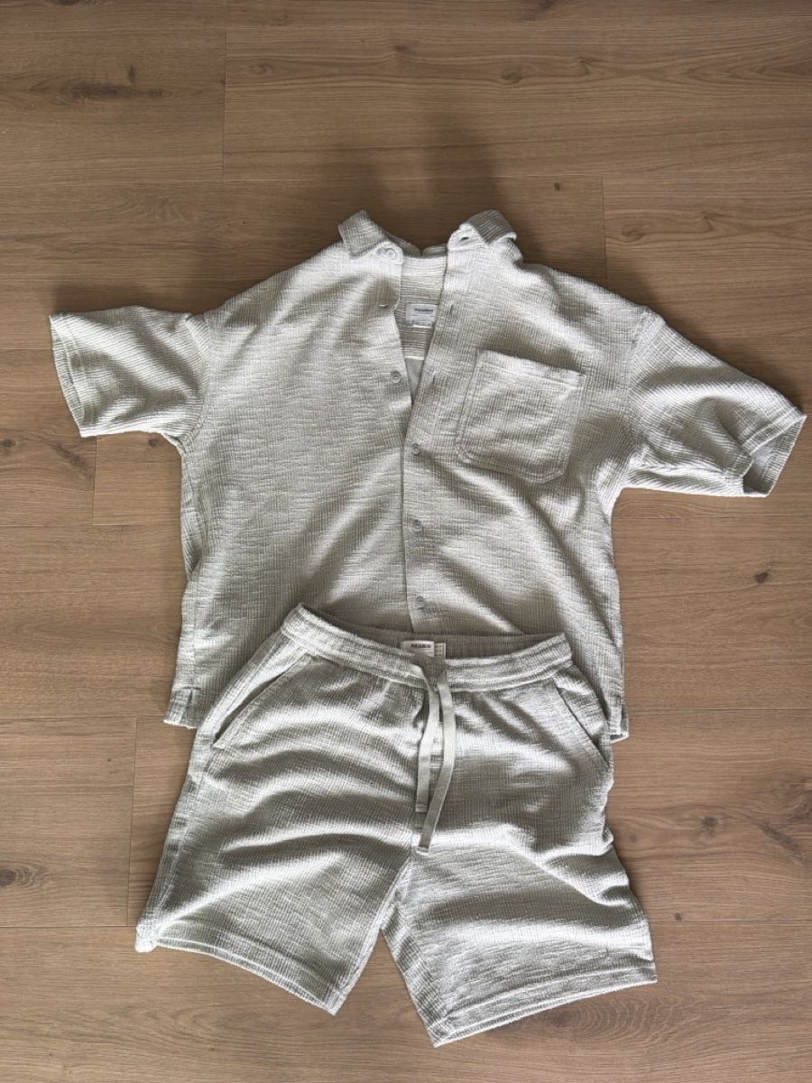 Pull&Bear Lotti di vestiti: Sommerset Pull&Bear beige kurzarm Grösse M neuwertig – Nuovo (secondo la descrizione) da Oftringen venduto da Kad.Ha