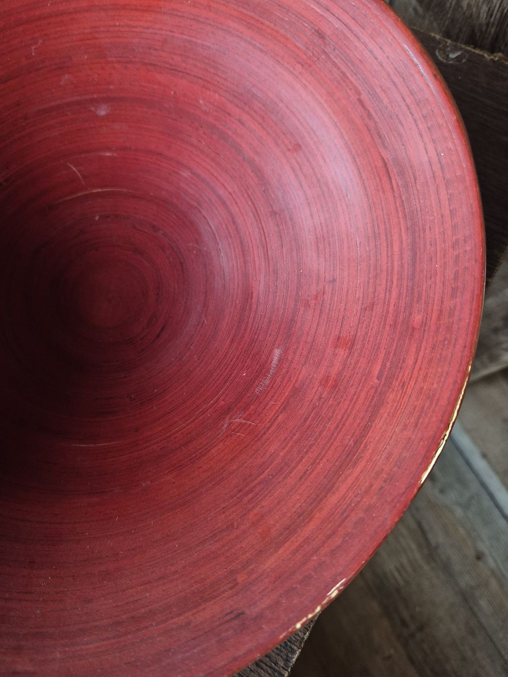 Ciotole: Schöne Holzschale, rot, ca. 30 cm Durchmesser, – Usato da Halten venduto da GiMu.84 5