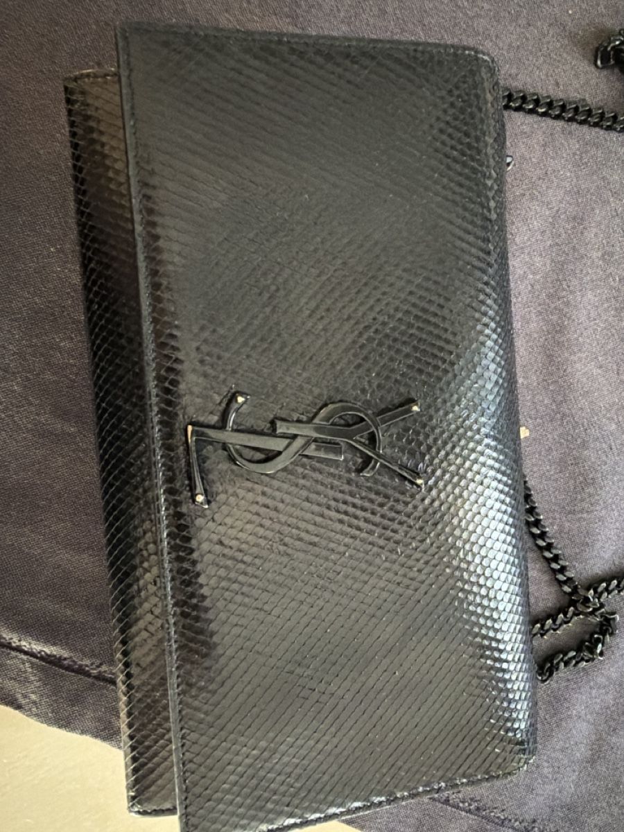 Saint Laurent Taschen für Damen: Saint Laurent Monogram Chain Bag Black Embossed Leather Good – Gebraucht aus Gebenstorf von AA2015 2