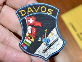 VINTAGE Badge DAVOS skifahrer ST. GALLER STICKEREI klein