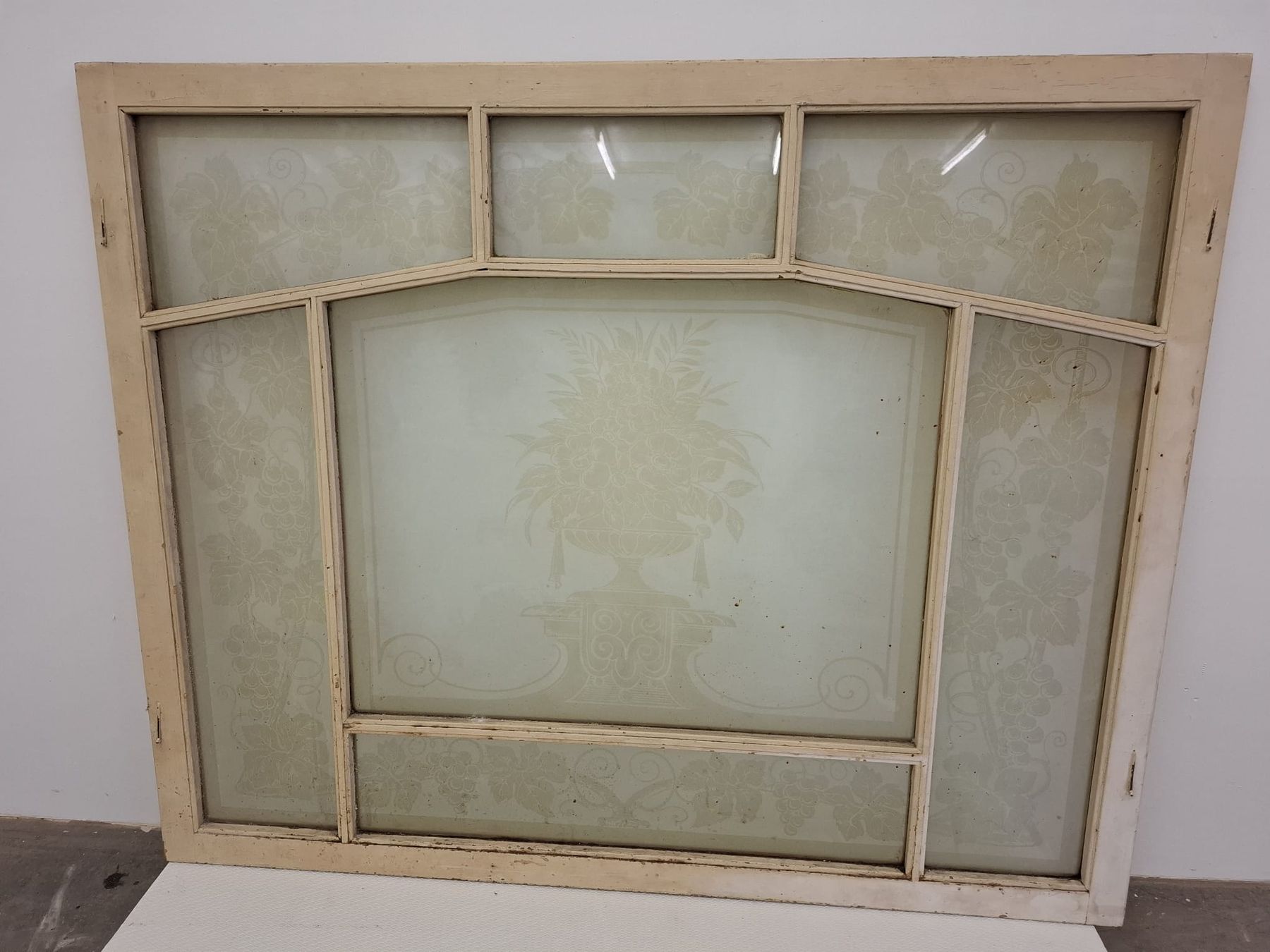 Finestre: Antikes grosse verziertes Separee/ Fenster – Usato da Turbenthal venduto da tirare 1