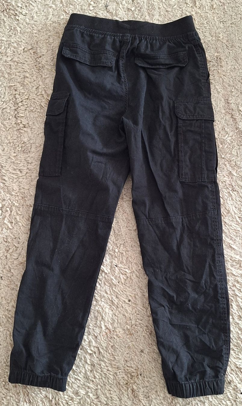 H&M Pantaloni: Hosen (Jogger) für Mädchen – Usato da Konolfingen venduto da rose999 1