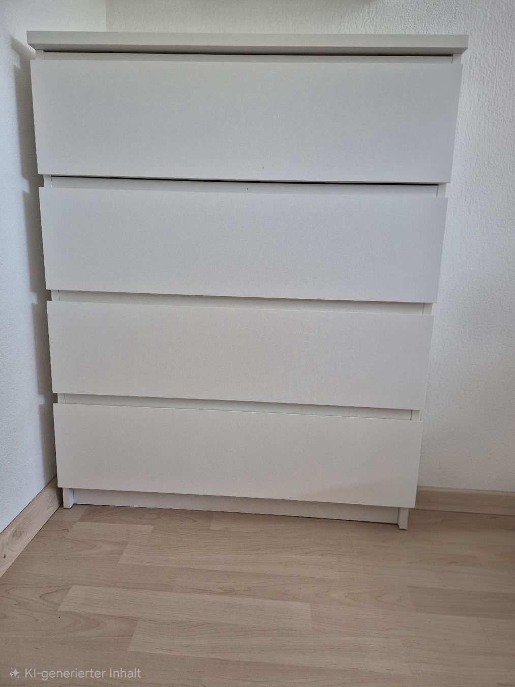 Cassettiere: Ikea Kommode mit 4 Schubladen, weiss – Usato da Ettingen venduto da hebla