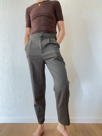 Stoffhose Damen olivgrün mit Bundfalten neuwertig