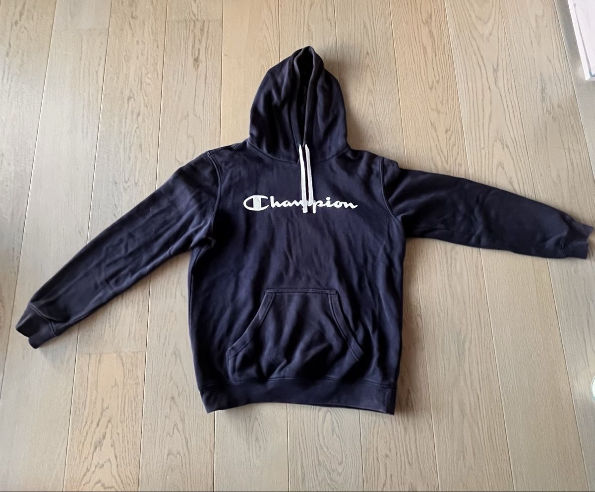 Champion Maglioni & Felpe: Sweat Champion bleu marine taille: S – Usato da Delémont venduto da bouboute01