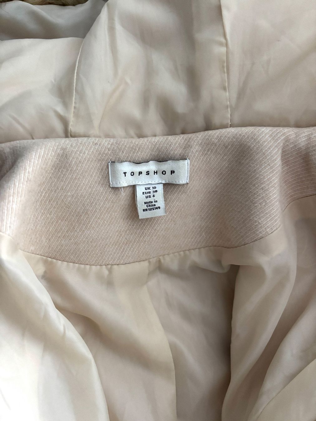 Topshop Cappotti: Beiger Mantel mit Fellkapuze – Usato da Hendschiken venduto da besusu 4